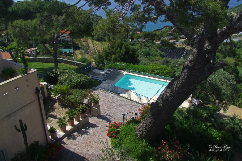 Uliveto Saglietto Agriturismo A Poggi Apartments อิมเปรีอา ภายนอก รูปภาพ