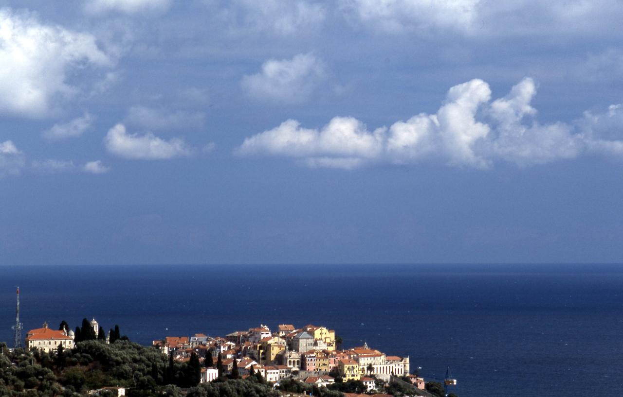 Uliveto Saglietto Agriturismo A Poggi Apartments อิมเปรีอา ภายนอก รูปภาพ